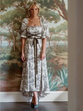 ✨ Antonio Melani x Nicola Bathie Hallie
Jacquard Puff Sleeve Tea Length Dress ✨